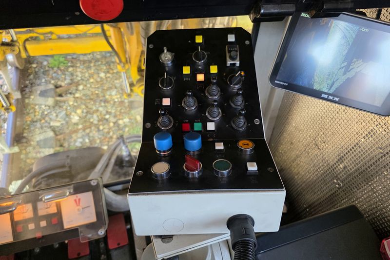 BAM Stopmachine met het fabrieksnummer 1214 en het UIC-nummer 99 84 942 8 702-7.